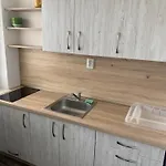 Your 4 - With Free Parking 아파트 코시체