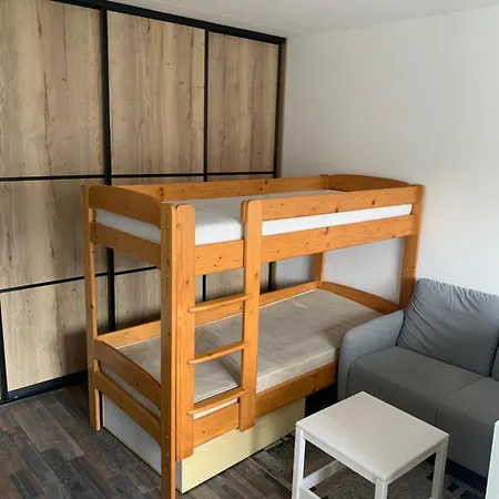 Your 4 - With Free Parking דירה *