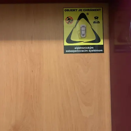 Your 4 - With Free Parking דירה *